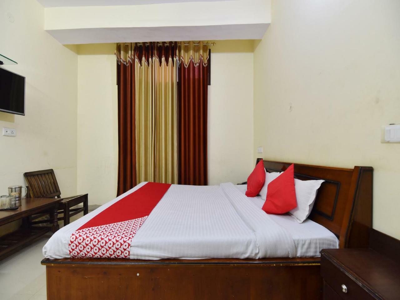 מנדי Oyo 28027 Hotel Dhruv מראה חיצוני תמונה