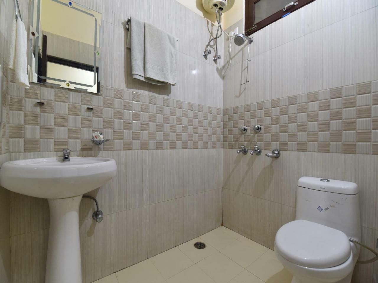 מנדי Oyo 28027 Hotel Dhruv מראה חיצוני תמונה