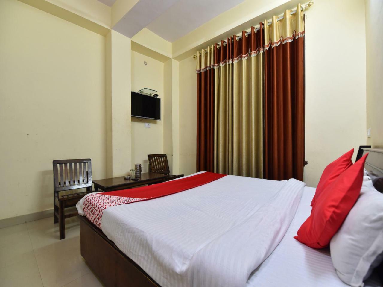 מנדי Oyo 28027 Hotel Dhruv מראה חיצוני תמונה