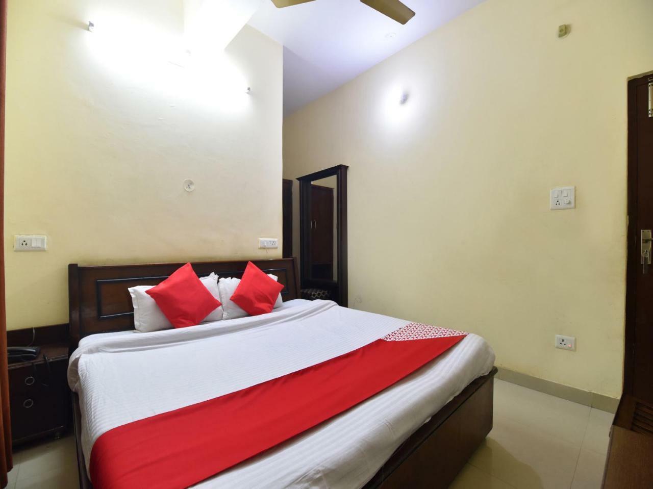מנדי Oyo 28027 Hotel Dhruv מראה חיצוני תמונה